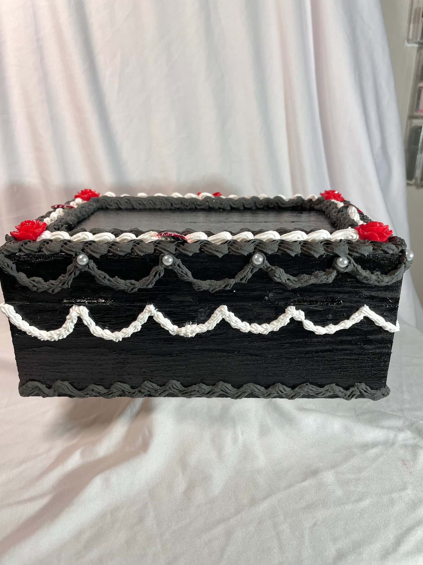 B- grade wooden heart box