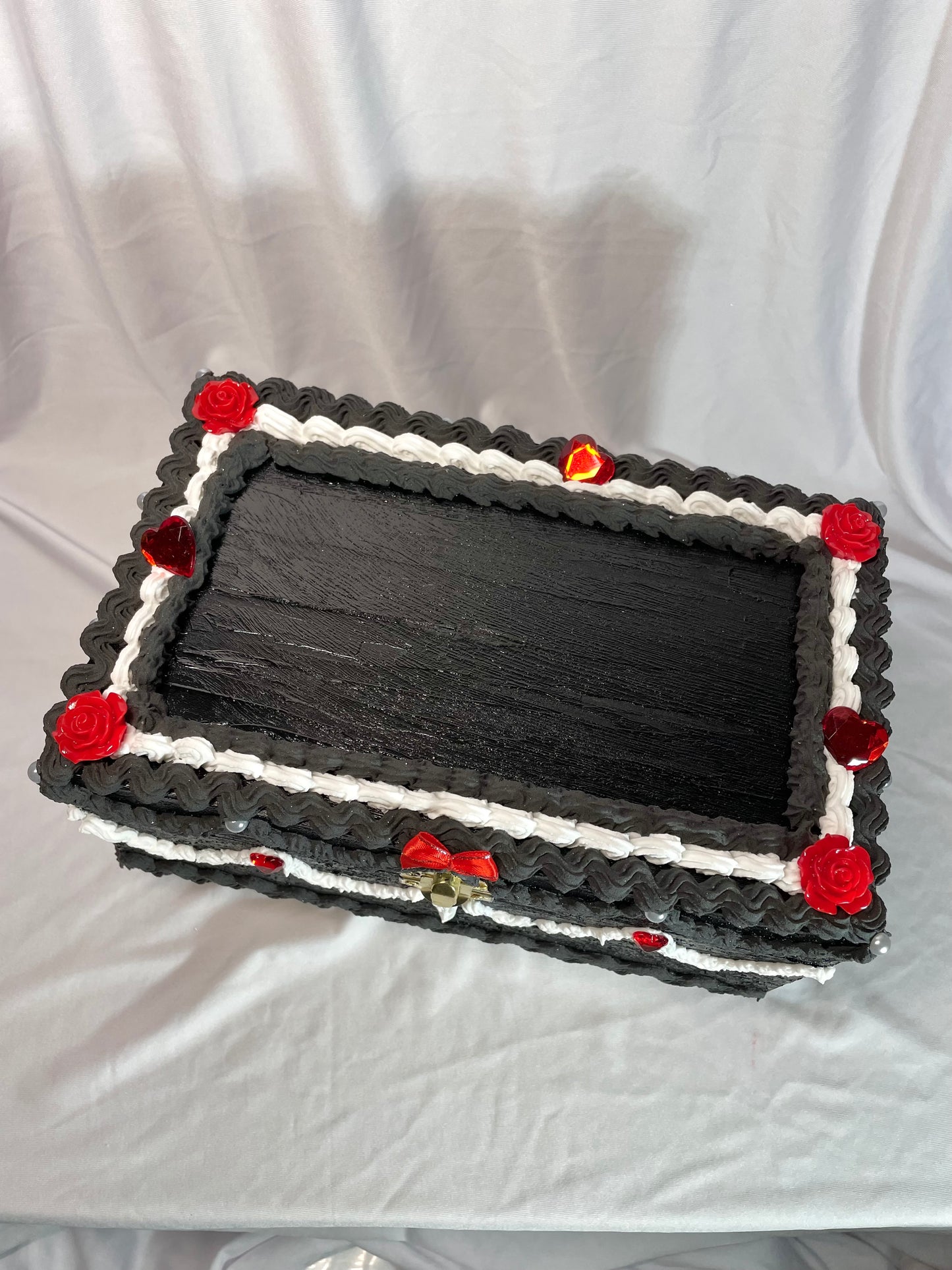B- grade wooden heart box
