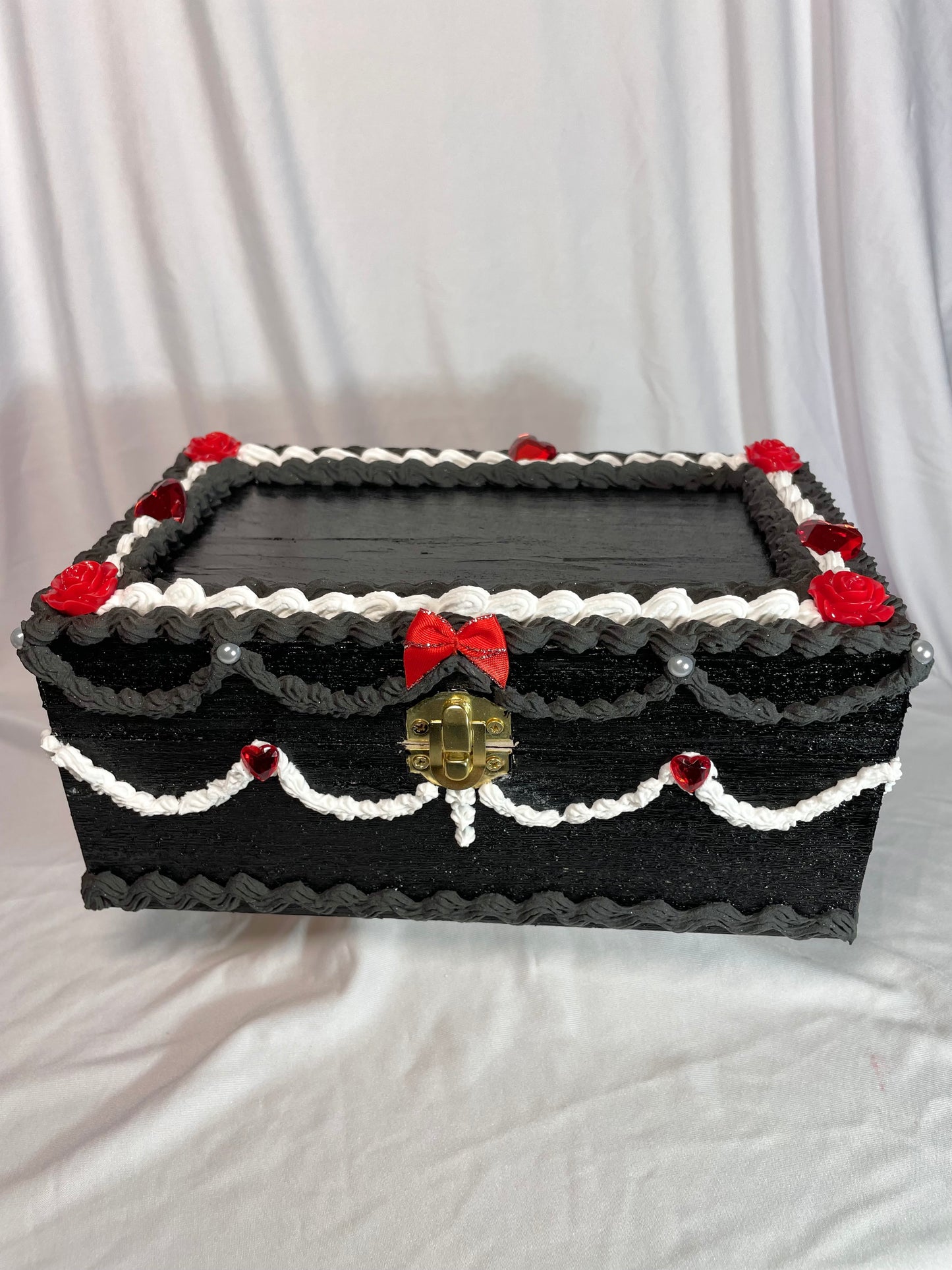 B- grade wooden heart box
