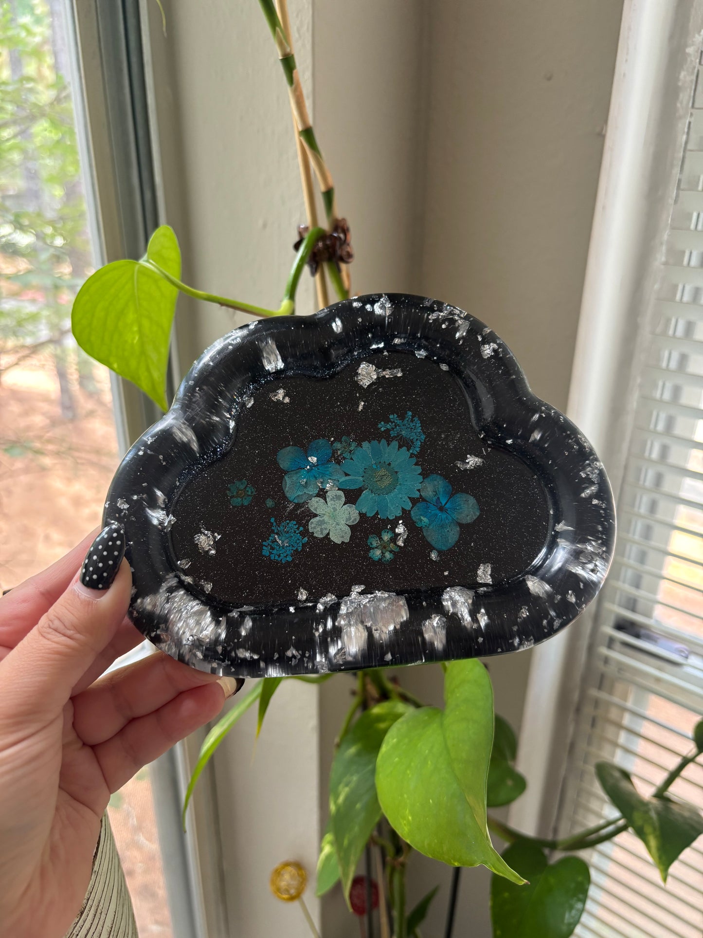 Blue floral black cloud tray