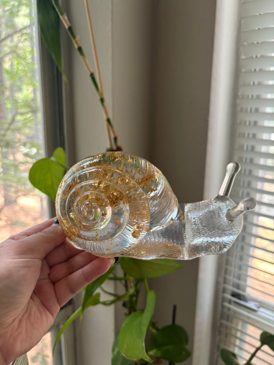 Gold flake snail friend!